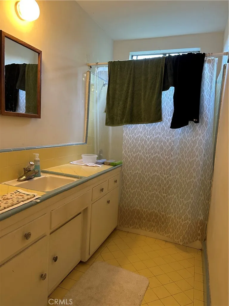 12644 Oaks Avenue, Chino, California 91710 home-pic-21