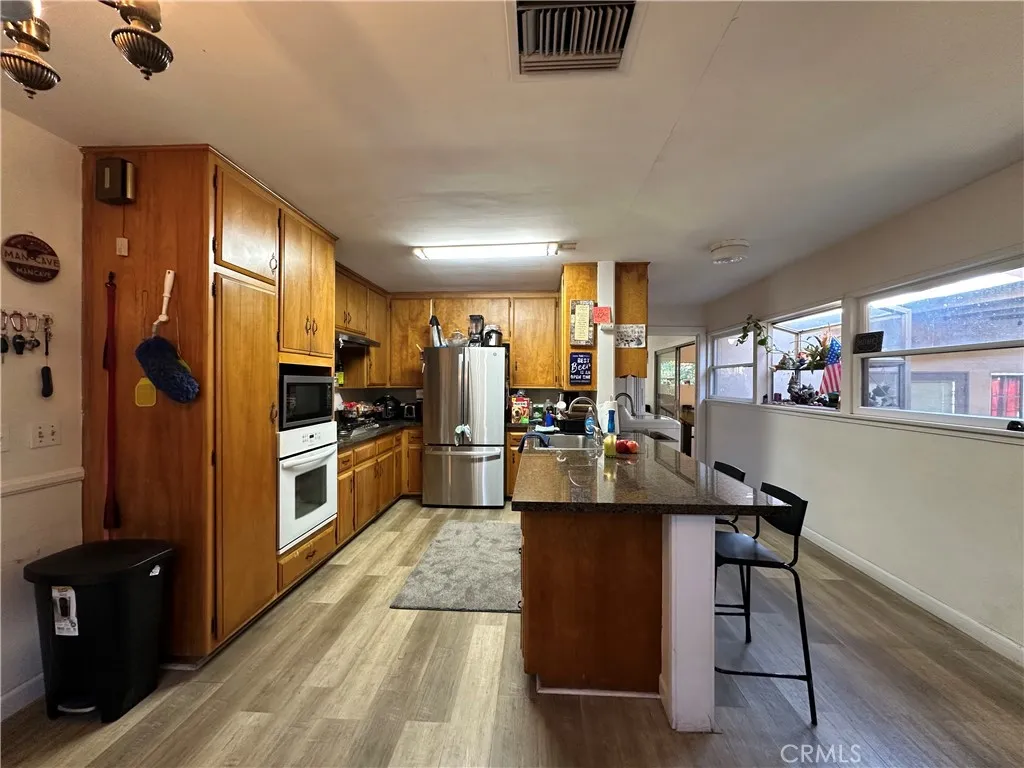12644 Oaks Avenue, Chino, California 91710 home-pic-23