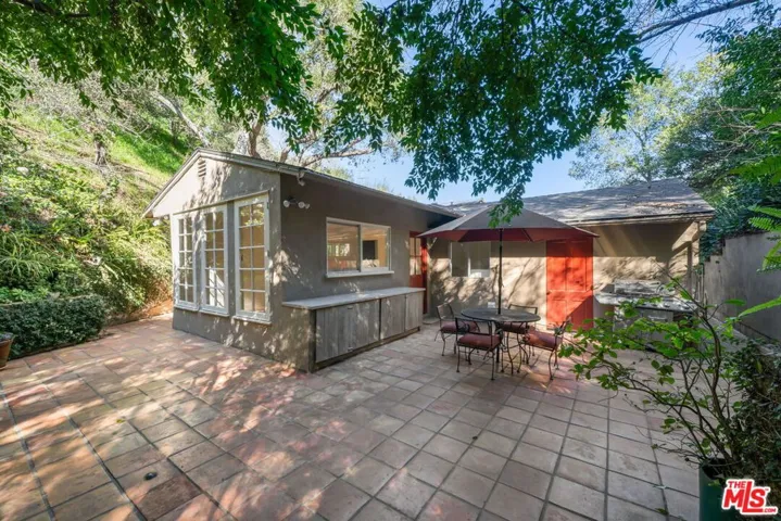 3621 Longview Valley Road, Sherman Oaks, California 91423