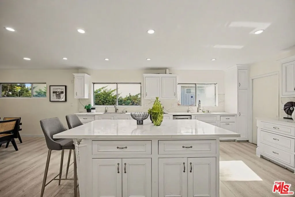 2612 S Beverly Drive, Los Angeles, California 90034 home-pic-11