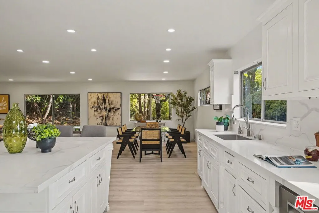 2612 S Beverly Drive, Los Angeles, California 90034 home-pic-16