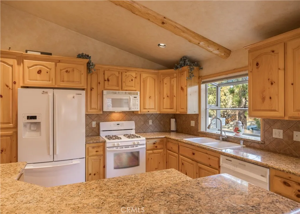 200 Muroc, Big Bear City, California 92314 home-pic-13
