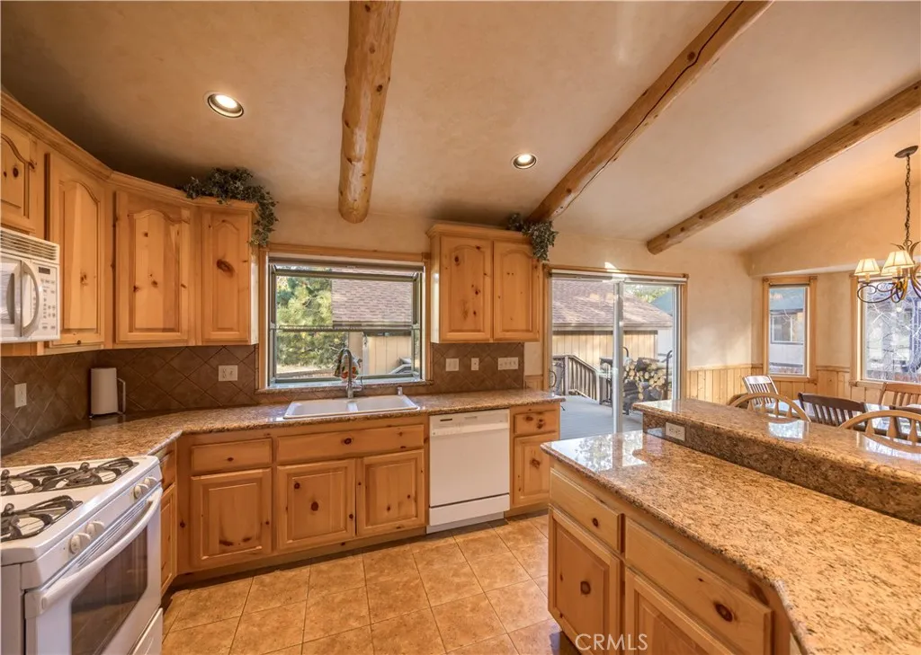200 Muroc, Big Bear City, California 92314 home-pic-11