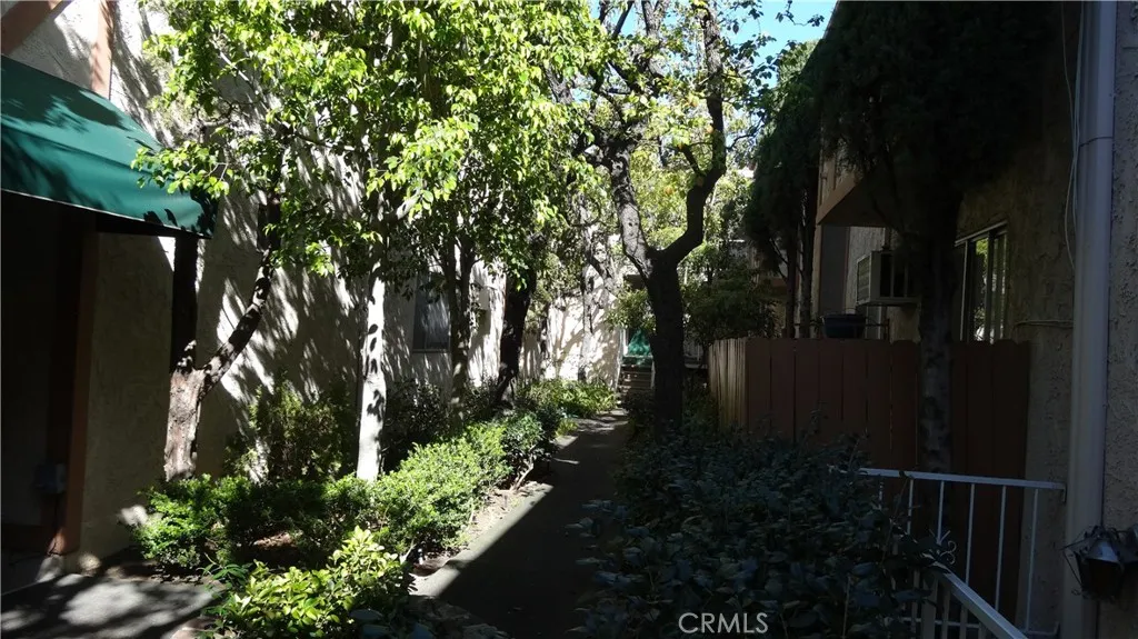 12030 Rochester Avenue 110, Los Angeles, California 90025 home-pic-4