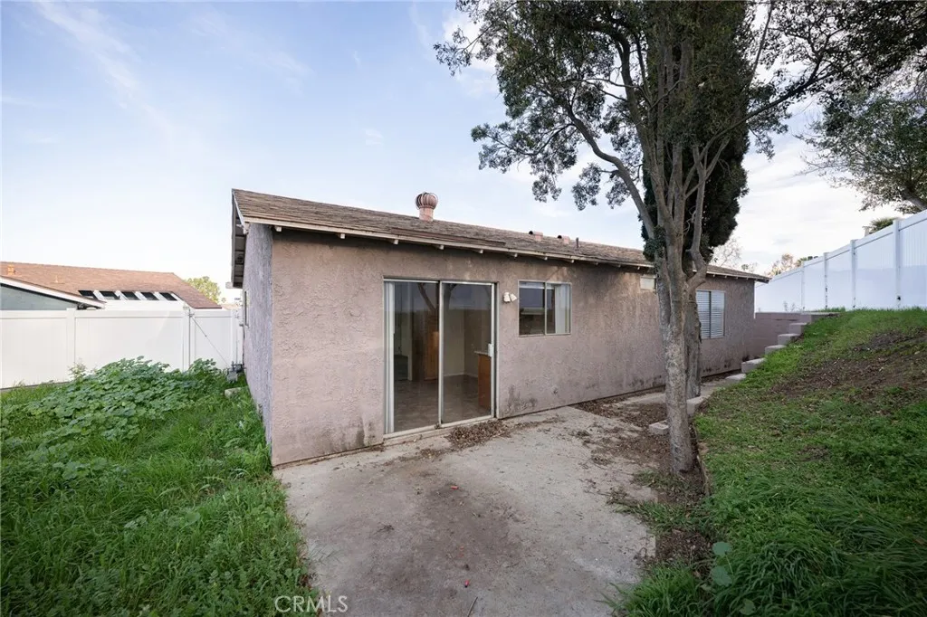 1194 Willits Drive, Corona, California 92882 home-pic-17