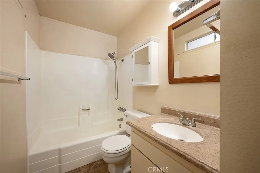 1194 Willits Drive, Corona, California 92882 home-pic-11