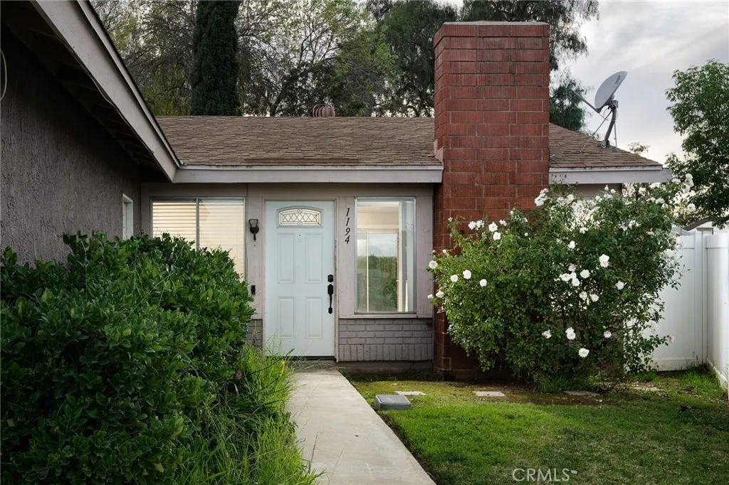 1194 Willits Drive, Corona, California 92882 home-pic-1