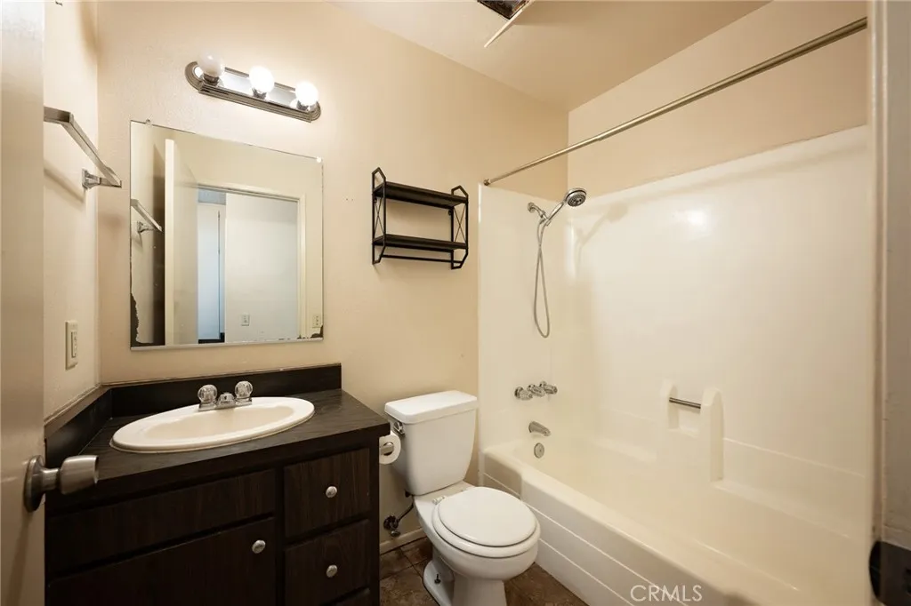1194 Willits Drive, Corona, California 92882 home-pic-14