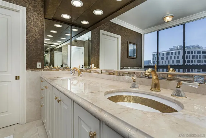 Primary Bath/Spa