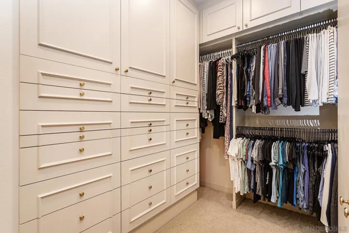 Walk-in Closet