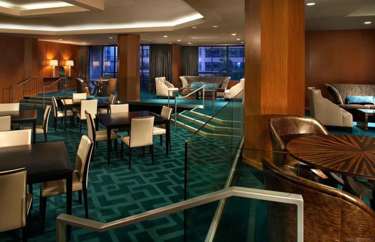 Located on the 4th Floor Plaza Level, the MERIDIAN Room offers residents an elegant area for large-scale entertaining and includes a catering kitchen, bar, cloakroom, audio/video, and more. The Service Elevator offers immediate access for caterers/staff.