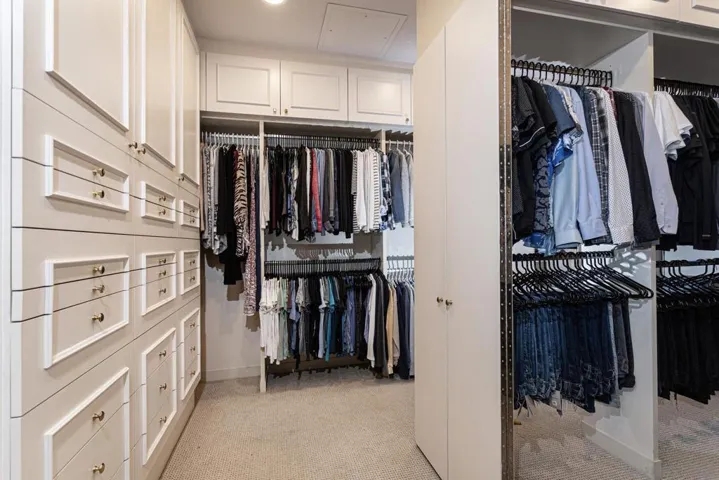 Walk-in Closet