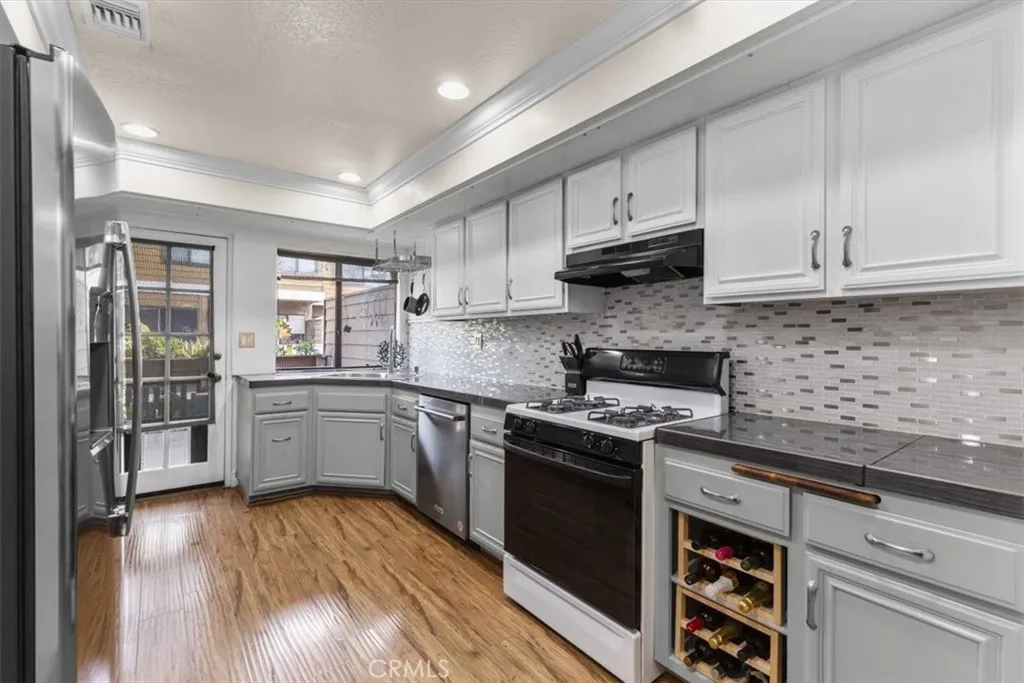 8520 Lake Knoll C, Garden Grove, California 92844 home-pic-6
