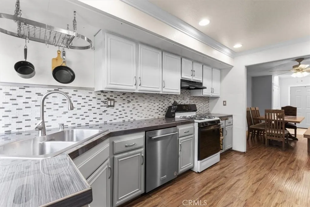 8520 Lake Knoll C, Garden Grove, California 92844 home-pic-8