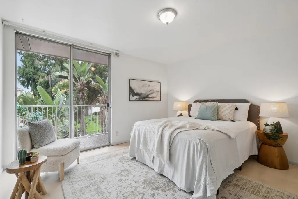1425 Lakeside Dr 201, Oakland, California 94612 home-pic-19