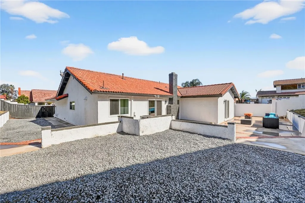 6568 Avenida Mariposa, Jurupa Valley, California 92509 home-pic-41