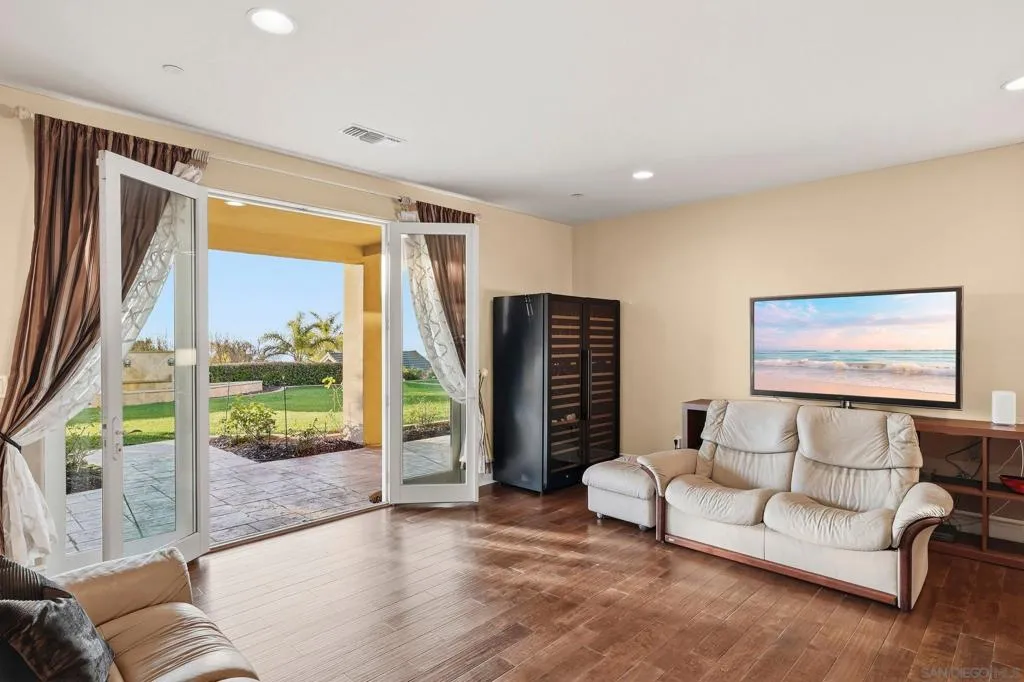 1690 Gascony Rd, Encinitas, California 92024 home-pic-32