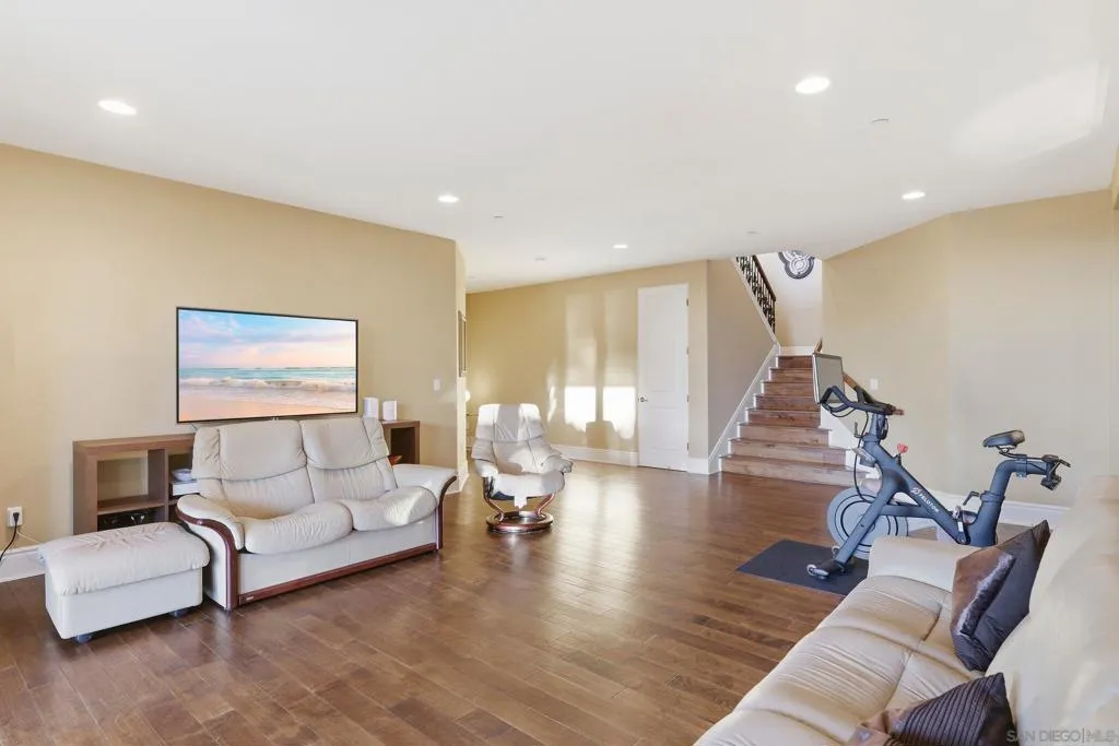 1690 Gascony Rd, Encinitas, California 92024 home-pic-31