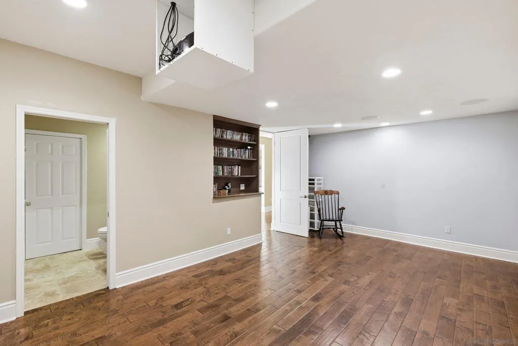 1690 Gascony Rd, Encinitas, California 92024 home-pic-35