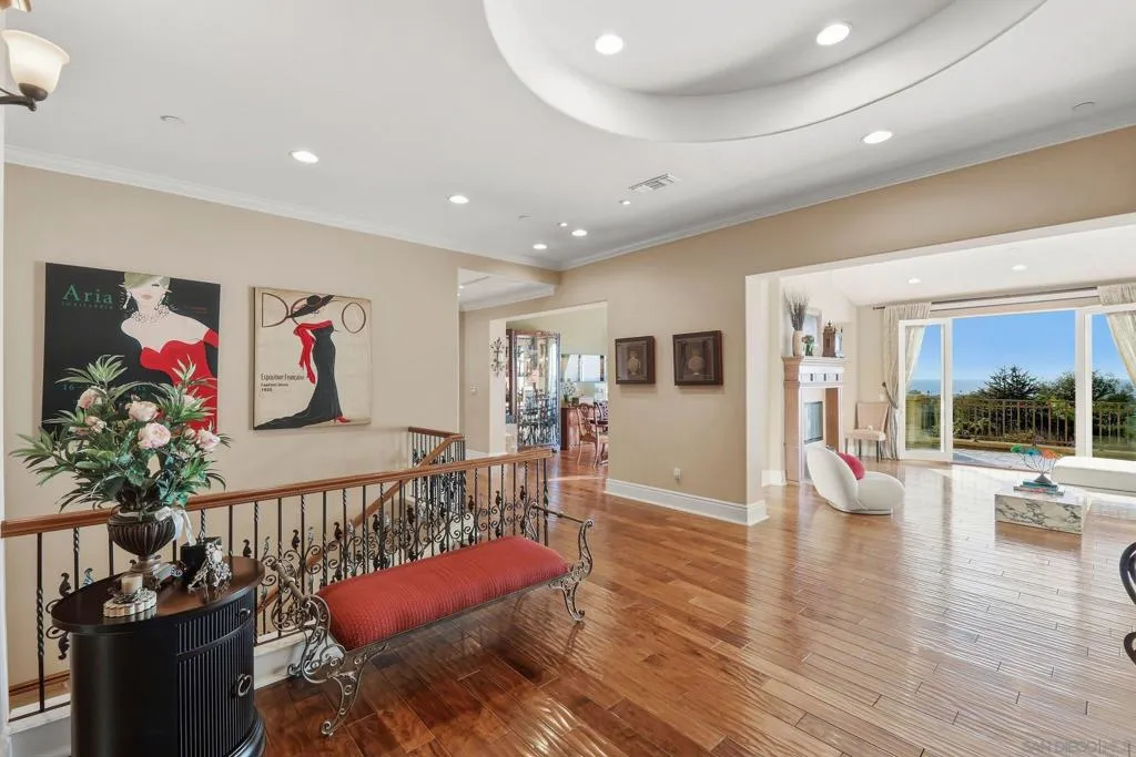 1690 Gascony Rd, Encinitas, California 92024 home-pic-19