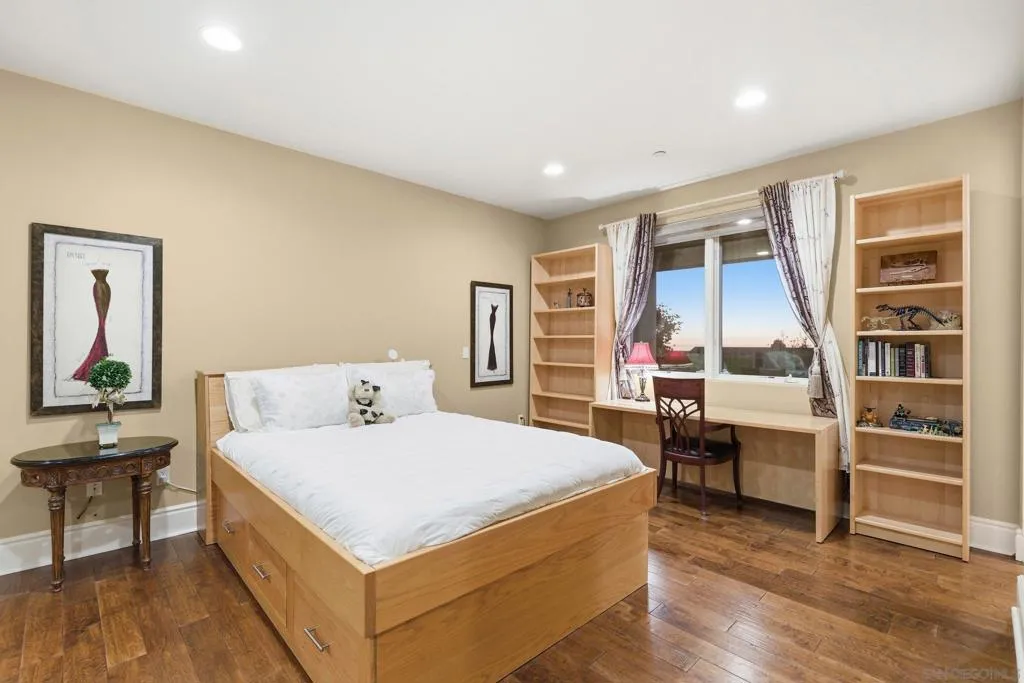 1690 Gascony Rd, Encinitas, California 92024 home-pic-37