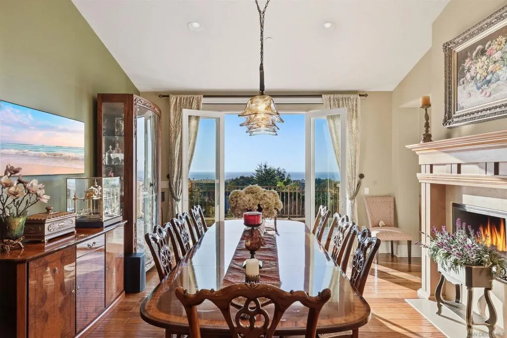 1690 Gascony Rd, Encinitas, California 92024 home-pic-13