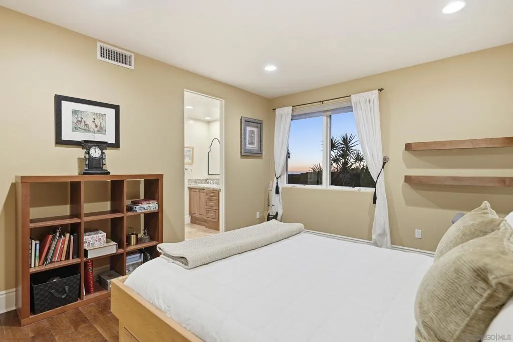 1690 Gascony Rd, Encinitas, California 92024 home-pic-40
