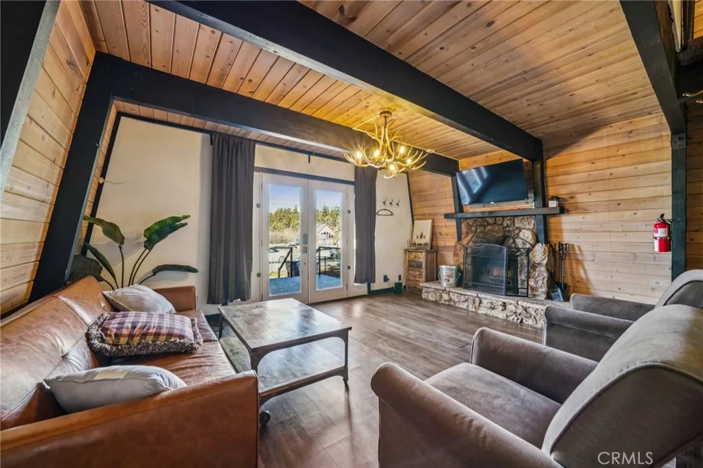 42683 Falcon Avenue, Big Bear Lake, California 92315 home-pic-5
