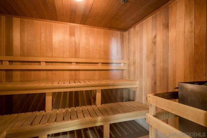 Swimming Pool/Hot Tub/Sauna