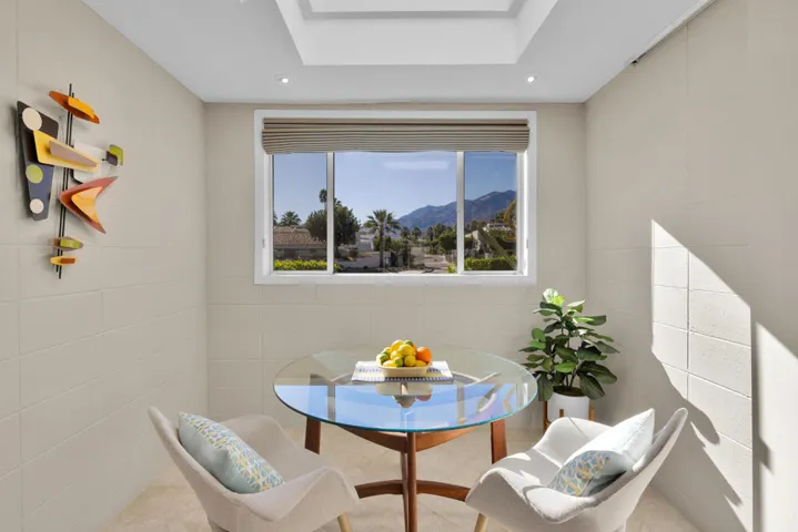 Breakfast nook