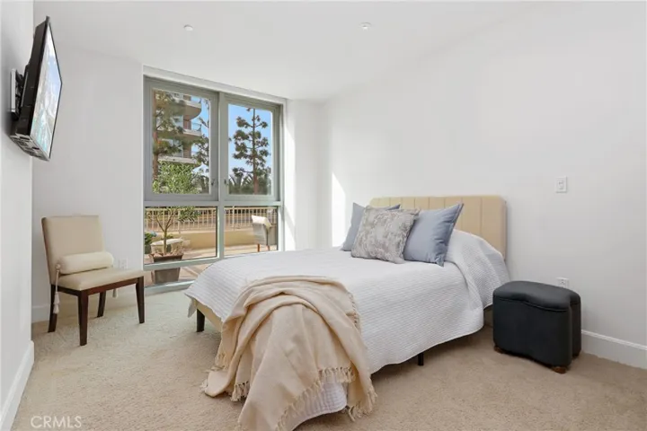 Second bedroom suite