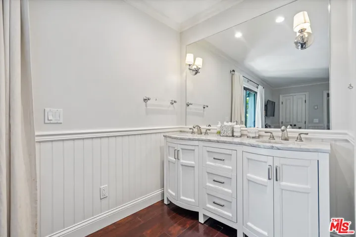 3rd bedroom en-suite bathroom