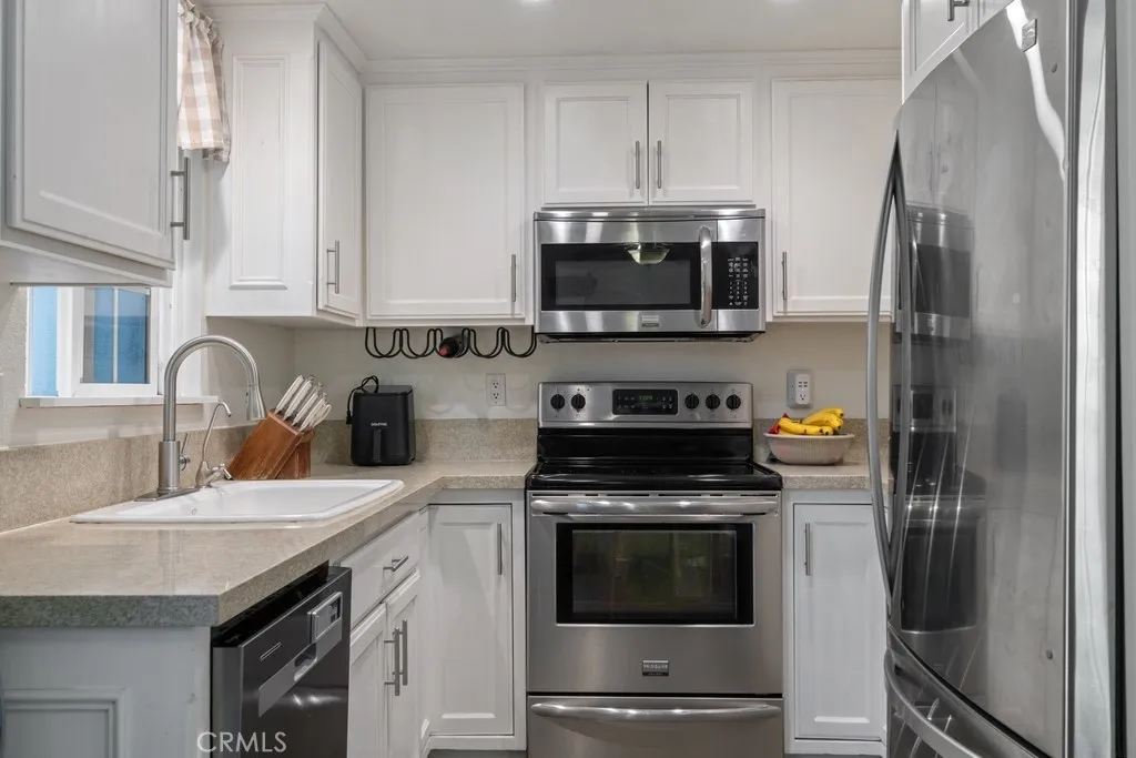 10403 Stratton Court, Cypress, California 90630 home-pic-1