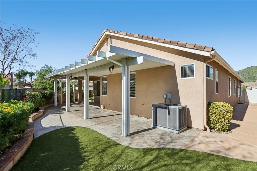 29245 Winding Brook Drive, Menifee, California 92584 home-pic-34