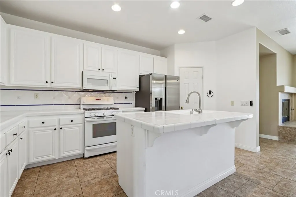 29245 Winding Brook Drive, Menifee, California 92584 home-pic-10
