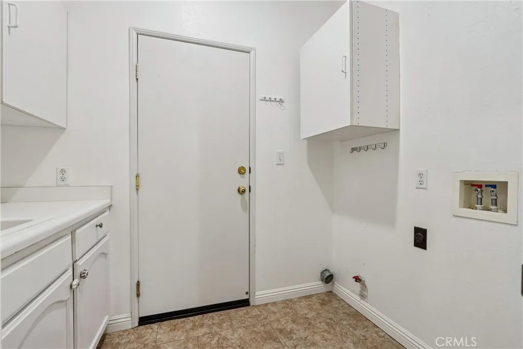29245 Winding Brook Drive, Menifee, California 92584 home-pic-27