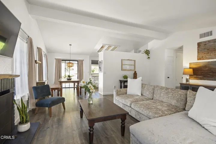 12-web-or-mls-UpmarketMedia_11755M-36