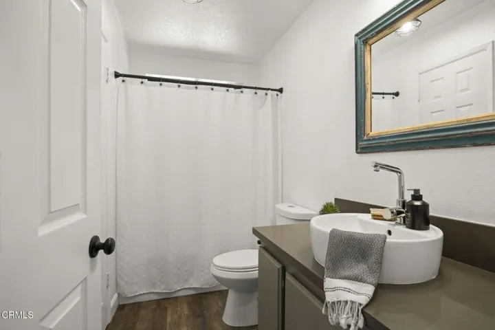 23-web-or-mls-UpmarketMedia_11755M-69