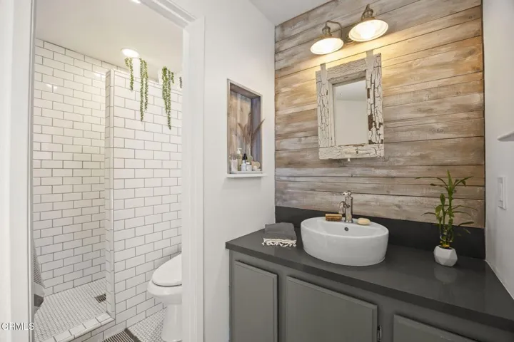 27-web-or-mls-UpmarketMedia_11755M-81