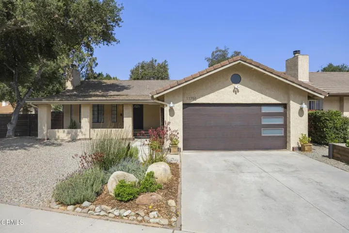 2-web-or-mls-UpmarketMedia_11755M-5