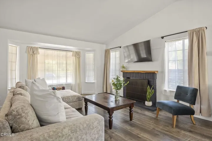 9-web-or-mls-UpmarketMedia_11755M-27