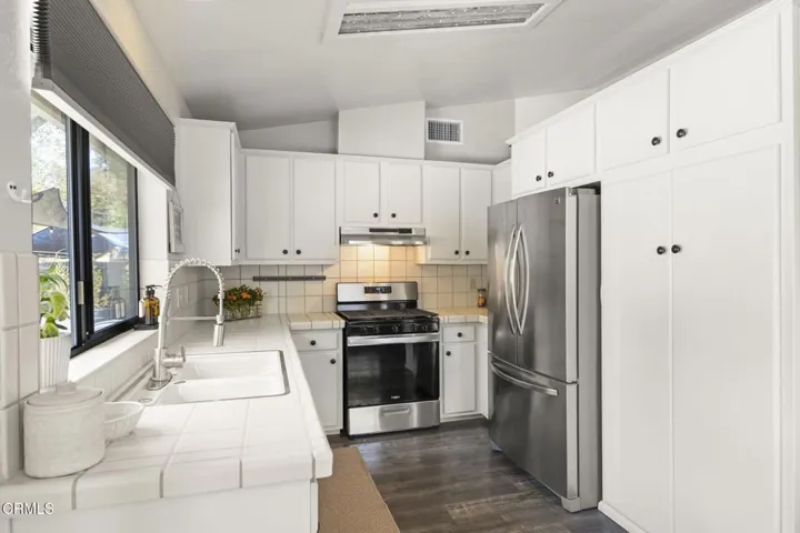 17-web-or-mls-UpmarketMedia_11755M-51