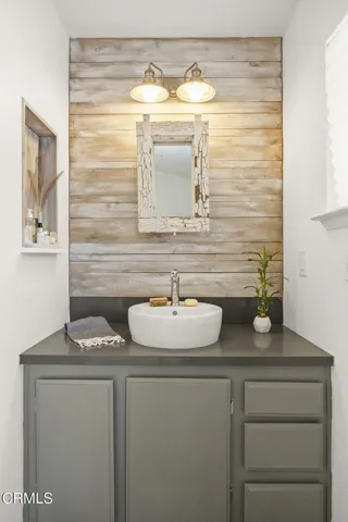 28-web-or-mls-UpmarketMedia_11755M-84