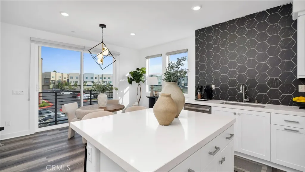 1669 W Lincoln Avenue 102, Anaheim, California 92801 home-pic-6
