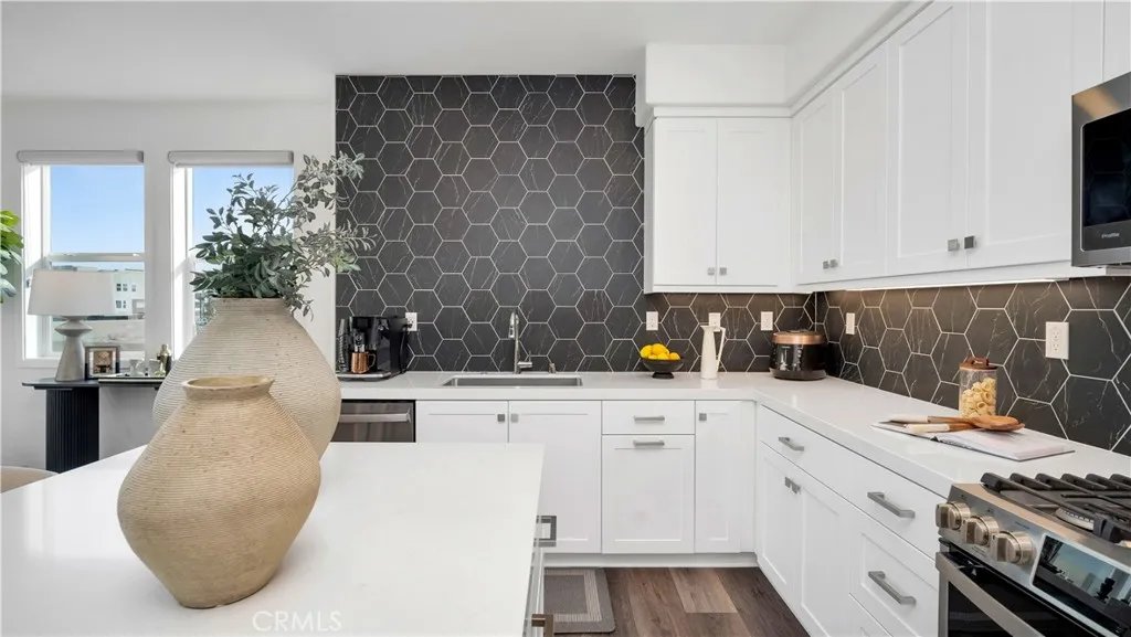 1669 W Lincoln Avenue 102, Anaheim, California 92801 home-pic-2