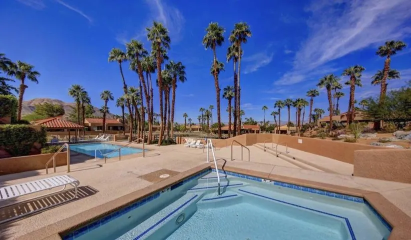 Pool/Jacuzzi
