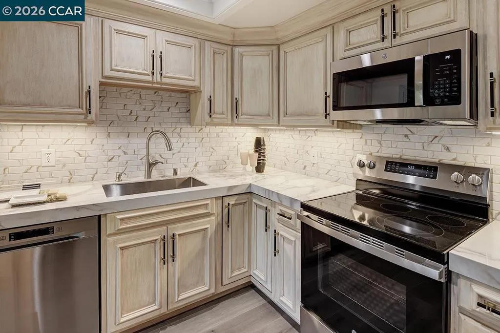 2601 Pine Knoll Dr 8, Walnut Creek, California 94595 home-pic-6