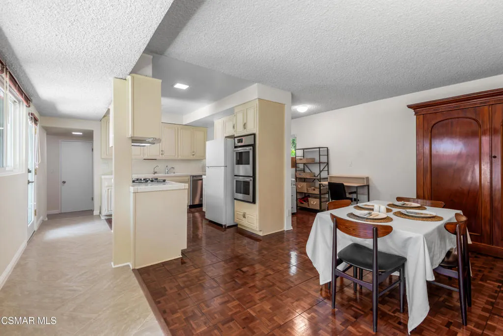 4230 Canoga Avenue, Woodland Hills, California 91364 home-pic-14