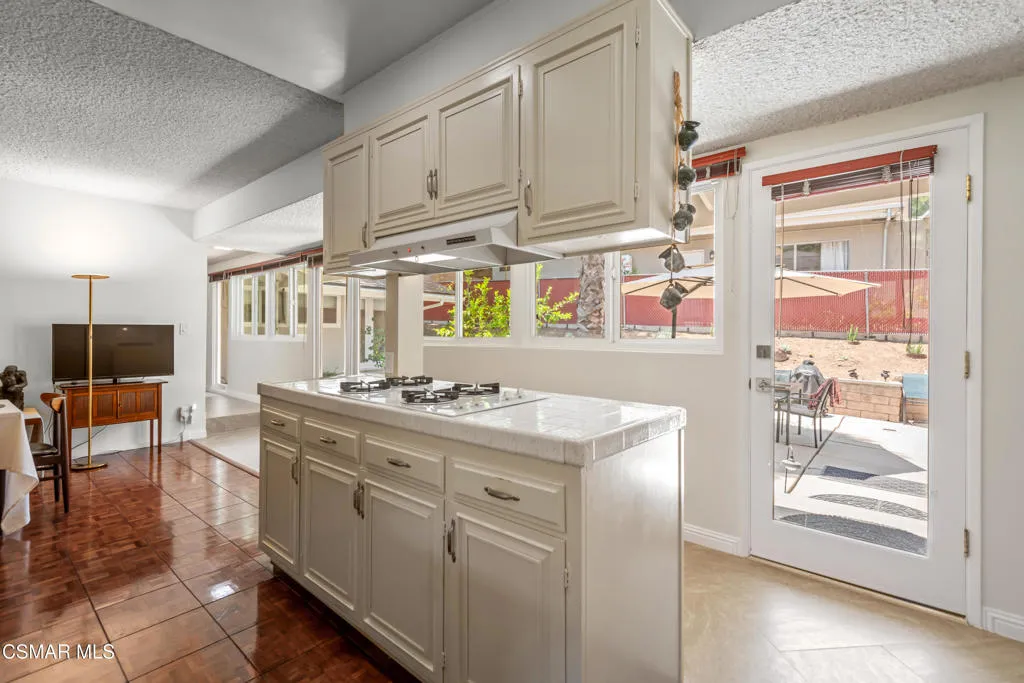 4230 Canoga Avenue, Woodland Hills, California 91364 home-pic-11