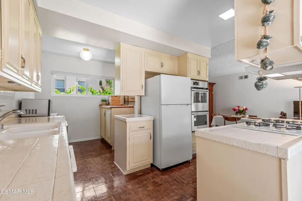 4230 Canoga Avenue, Woodland Hills, California 91364 home-pic-9